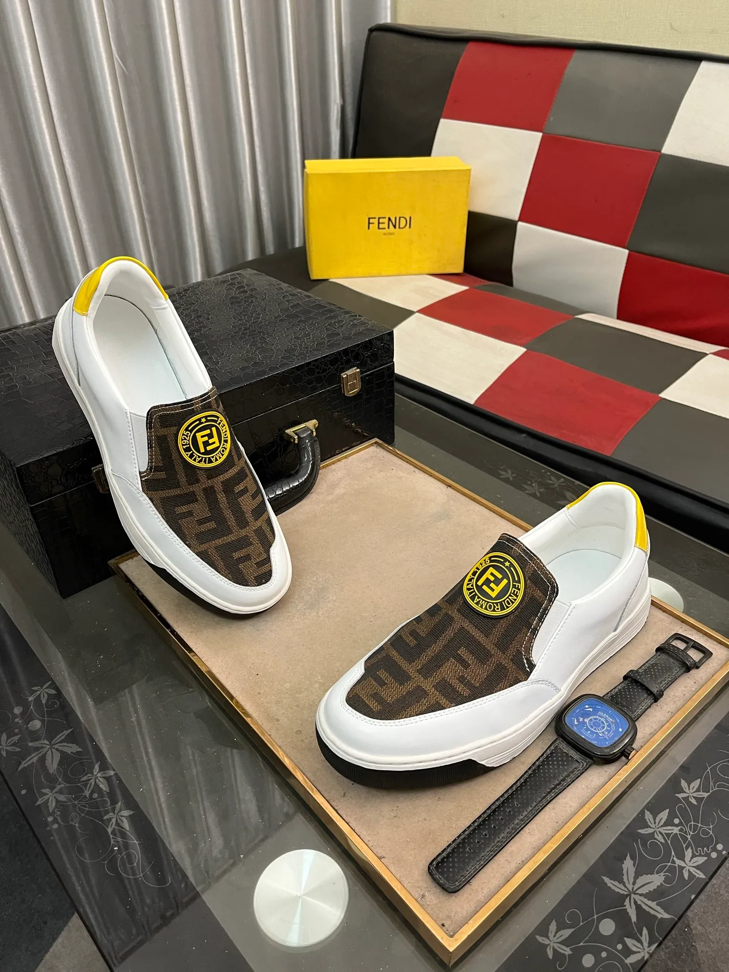 Men's Men's Shoes💰420⌚️⌚️[Fendi] Fendi's latest casual shoes for men! Available at counters simultaneously! Made entirely of imported top-grain calfskin, the interior is made of top-grain water-dyed cowhide, and the original factory-supplied rubber outsole. Leading new fashion concepts. Matching code: 38-442️⃣Colors available